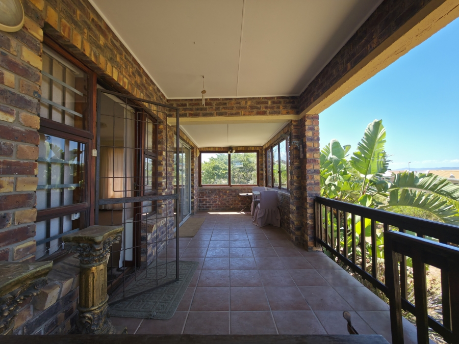 3 Bedroom Property for Sale in Wavecrest Eastern Cape